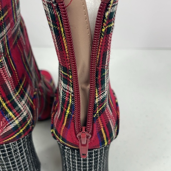 BETSEY JOHNSON
BLANCHE RHINESTONE ZIP UP ANKLE BOOTS Sz 7.5 - Picture 7 of 12